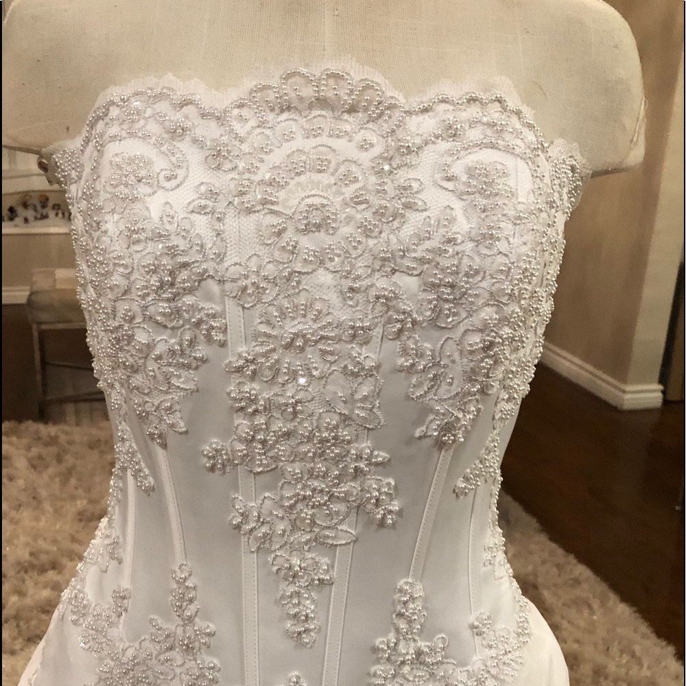 Brand New  never worn wedding dress